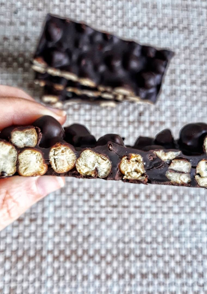 Una foto de 🍫BARRITAS DE CHOCOLATE Y GARBANZOS TOSTADOS🍫