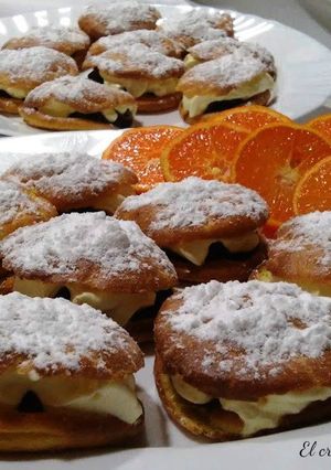 Una foto de Lionesas con espuma de mandarina y chocolate