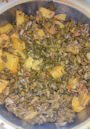 आलू बींस की सब्जी (aloo beans ki sabzi recipe in Hindi) रेसिपी मुख्य फोटो