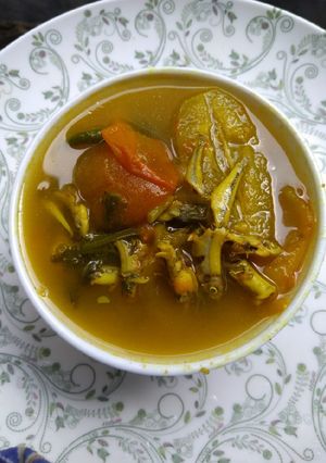 বিলম্ব দিয়ে ছোট মাছের টক রেসিপির প্রধান ছবি