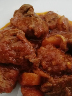 Una foto de Carne en salsa con tomate