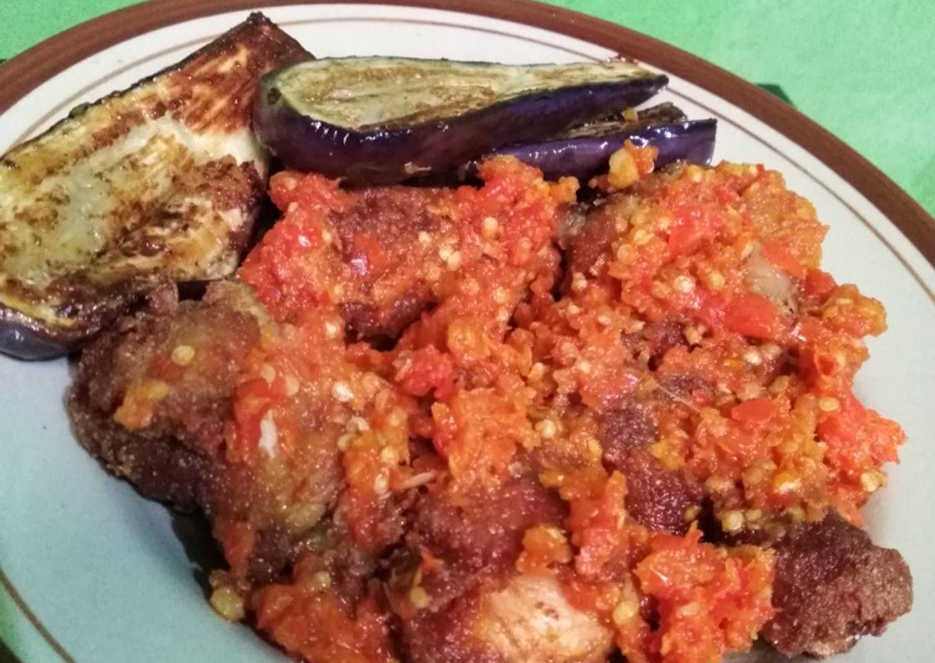 Ayam geprek terong bakar