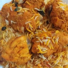 A picture of Chicken tikka biryani.