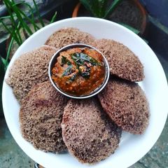 A picture of Ragi idli.