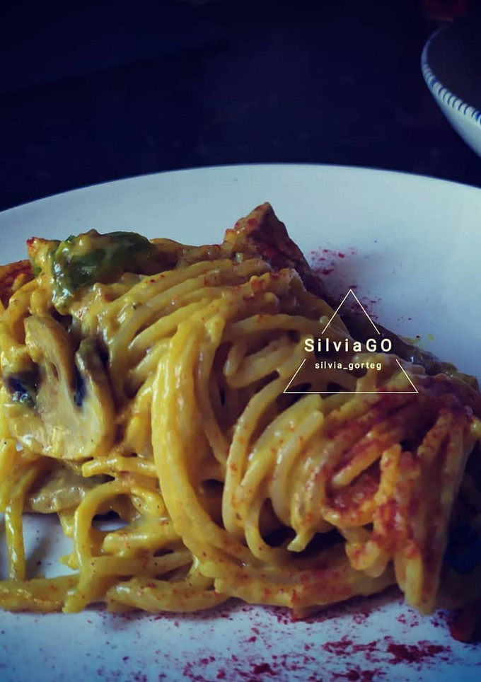 Una foto de Espaguetis carbonara diferentes