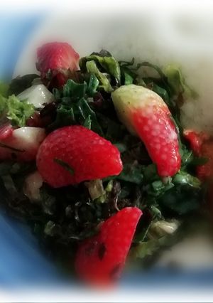Una foto de Ensalada dulce de vegetales y fruta 🍓