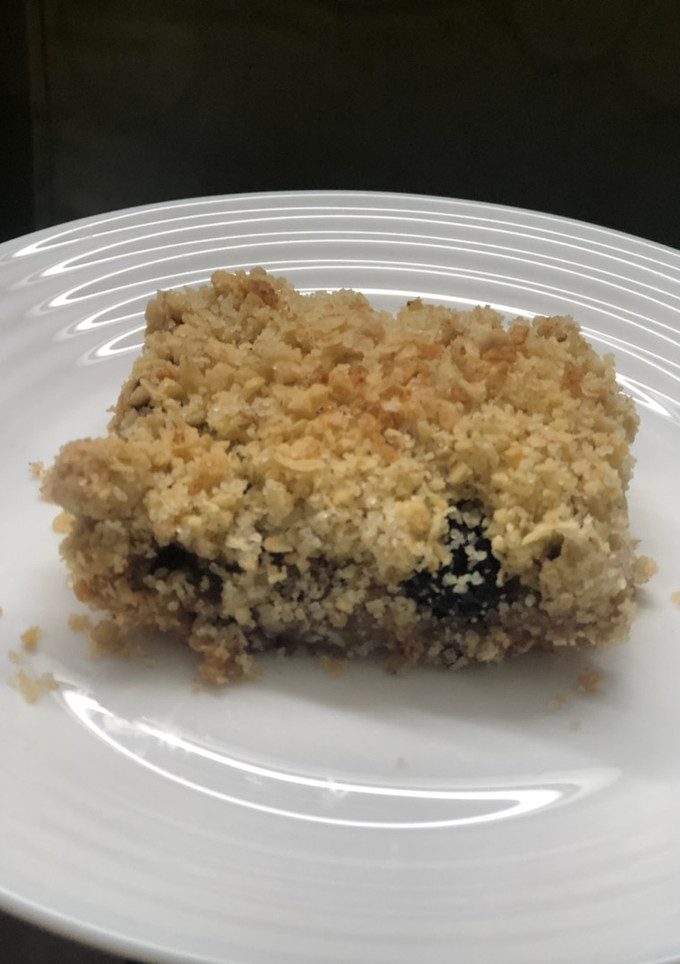Una foto de Crumble de avena, manzana y pera