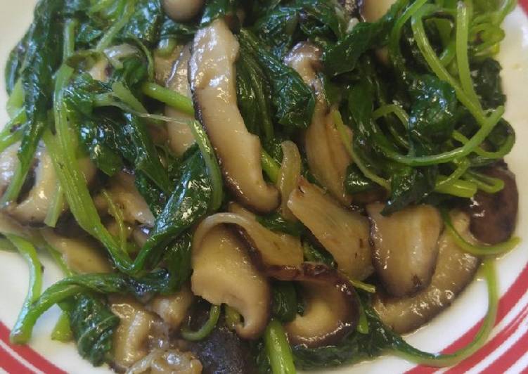 Bagaimana Membuat Tumis sayur bayam dgn jamur shitake yang Lezat Sekali