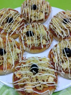 صورة لوصفة ميني بيتزا 🍕 🍕 لأم وليد 🇩🇿 🇩🇿