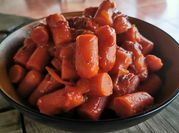 Una foto de salchichas con catsup