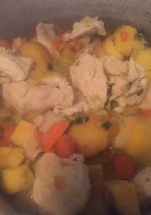 Una foto de Pollo agridulce (miel) con verduras 🍗🍯🍠🥗👏🏻
