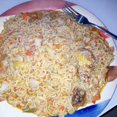 A picture of Spicy indomie with suya.