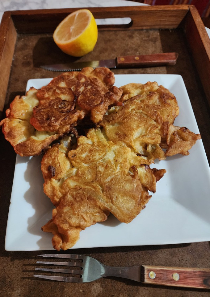 Una foto de Tortilla de cebolla y papas caserita