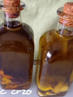 Una foto de Aceite de mandarina y de limón con ajo