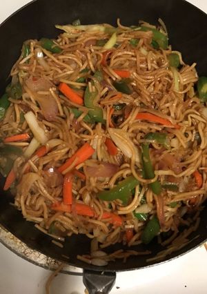 A picture of Chow mein.