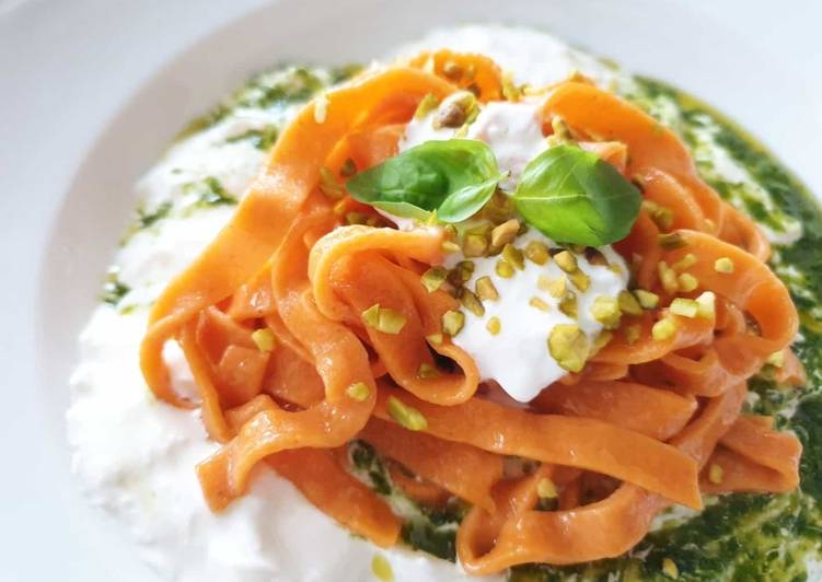 Tagliatelle al pomodoro, burrata e pistacchi 🍃🍃🍃