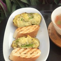 A picture of Baked cheese potatoes.