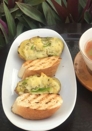 A picture of Baked cheese potatoes.