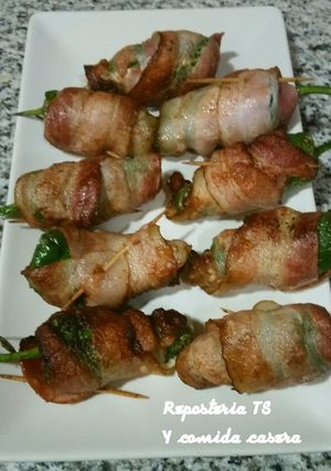 Foto principal de Pimientos de padrón relleno de queso y bacon