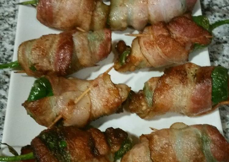 Pimientos de padrón relleno de queso y bacon
