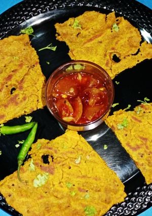 बेसन थालीपीठ (Besan Thalipeeth Recipe In Marathi) रेसिपी चे मुख्य फोटो 