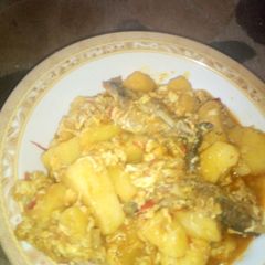 A picture of Potatoes porrideg with egg.