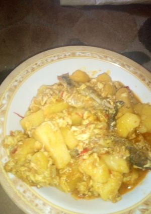 A picture of Potatoes porrideg with egg.