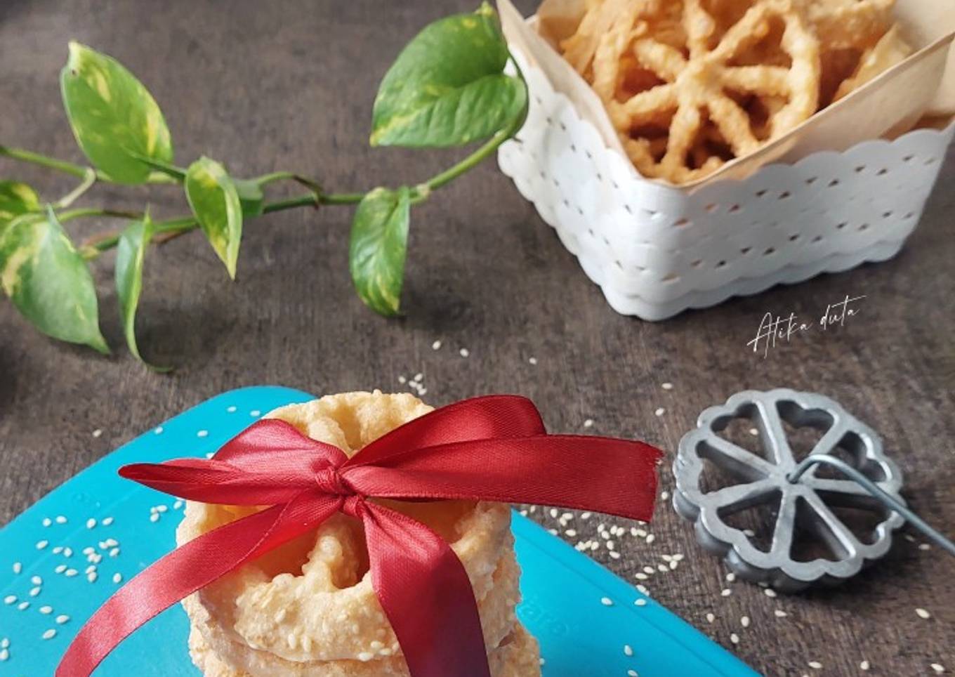 Kue Kembang Goyang Wijen
