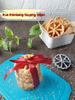 Foto resep Kue Kembang Goyang Wijen