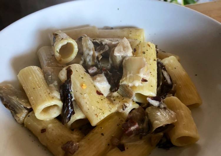 Rigatoni radicchio pancetta affumicata e robiola