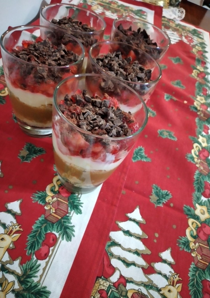 Una foto de Postre en copa fácil