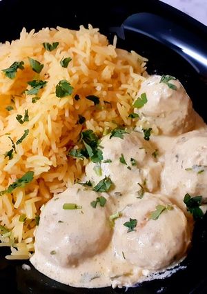 Une photo de Boulettes de poulet haché en sauce crémeuse