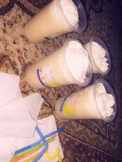 A picture of Banana and Apple milkshake.