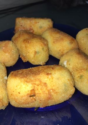 Una foto de Croquetas de papa rellena!