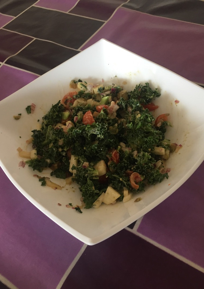 Una foto de Ensalada de Col kale con guacamole