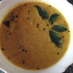 A picture of Dried prawns(unakkachemmeen) & mango curry.......cheemeenum mangayum...kerala style.