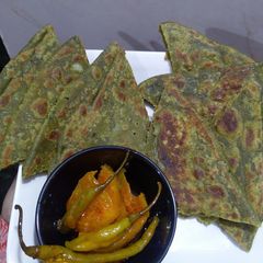A picture of Palak paratha.