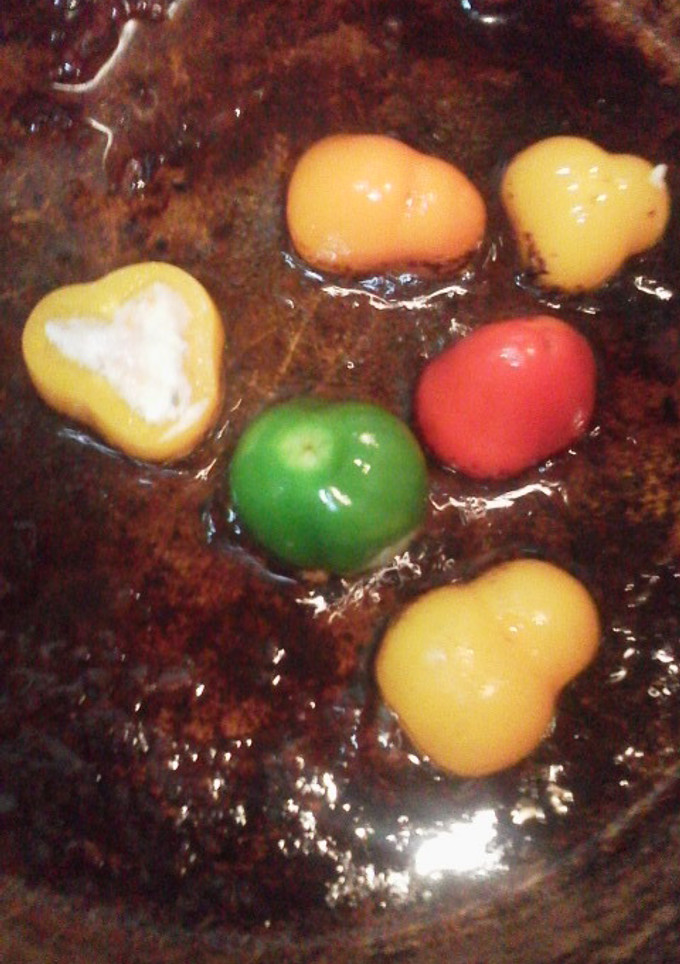 Una foto de Puntas de pimientos pequeños rellenas. Aptas celíacos y muchos alérgicos.