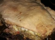 Una foto de calzone de cebolla