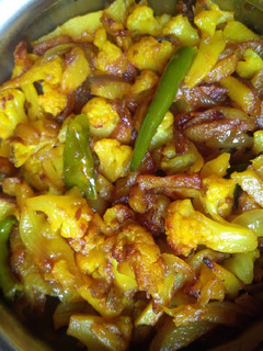 आलू गोभी फ्राई (Aloo Gobhi Fry recipe in hindi) रेसिपी मुख्य फोटो