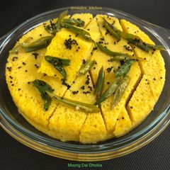 A picture of Moong Dal Dhokla.