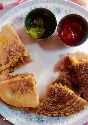 A picture of Suji ke sandwich.