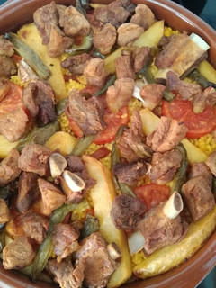 Una foto de Arroz al horno y costillas