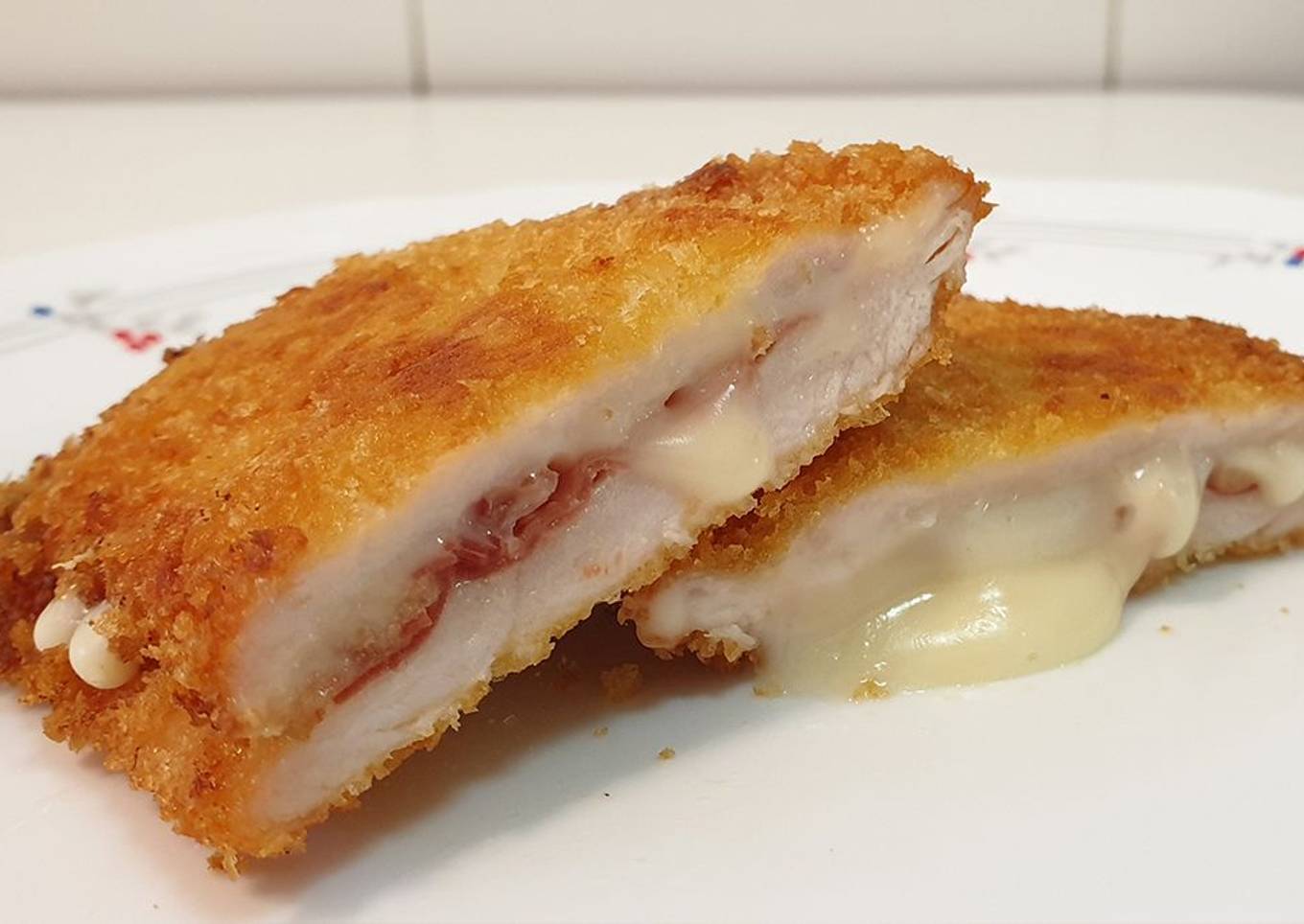 Pechugas rellenas de jamón y queso