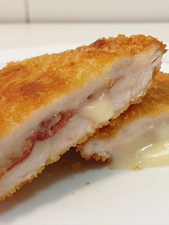 Una foto de Pechugas rellenas de jamón y queso