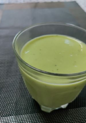 આવાકાડો નો મિલ્ક શેક (Avacado Milk Shake Recipe In Gujarati) રેસીપી મુખ્ય ફોટો