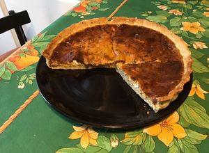 Une photo de Tarte au thon, oseille et feta (pâte brisée aux algues)