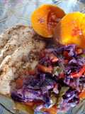 Verduras arcoíris con medallones de calabaza y plaquetitas de pollo