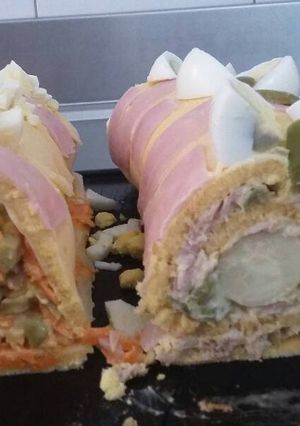 Una foto de Pionono salado dos opciones de relleno