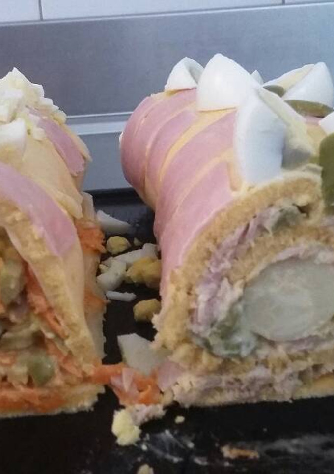 Una foto de Pionono salado dos opciones de relleno
